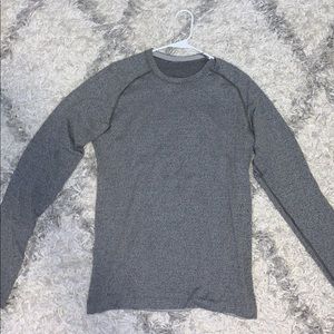 Men’s medium lulu lemon long sleeve